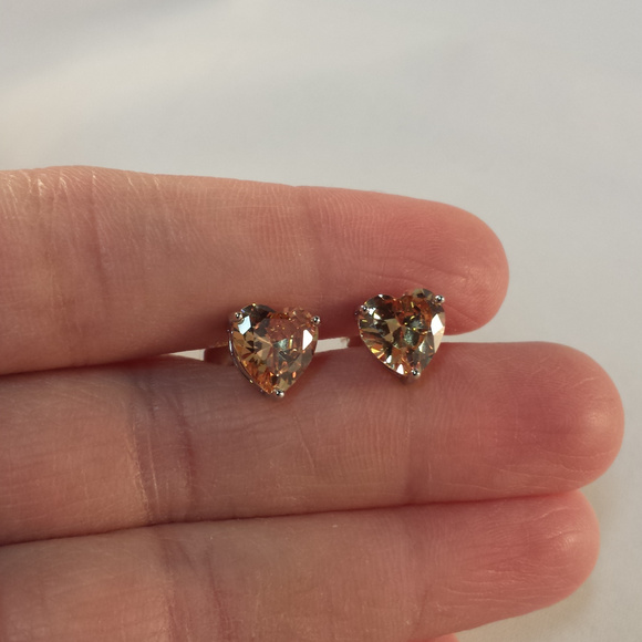 18K White Gold Filled Heart Shape Morganite Diamond Zircon Stud 7mm - Picture 3 of 5